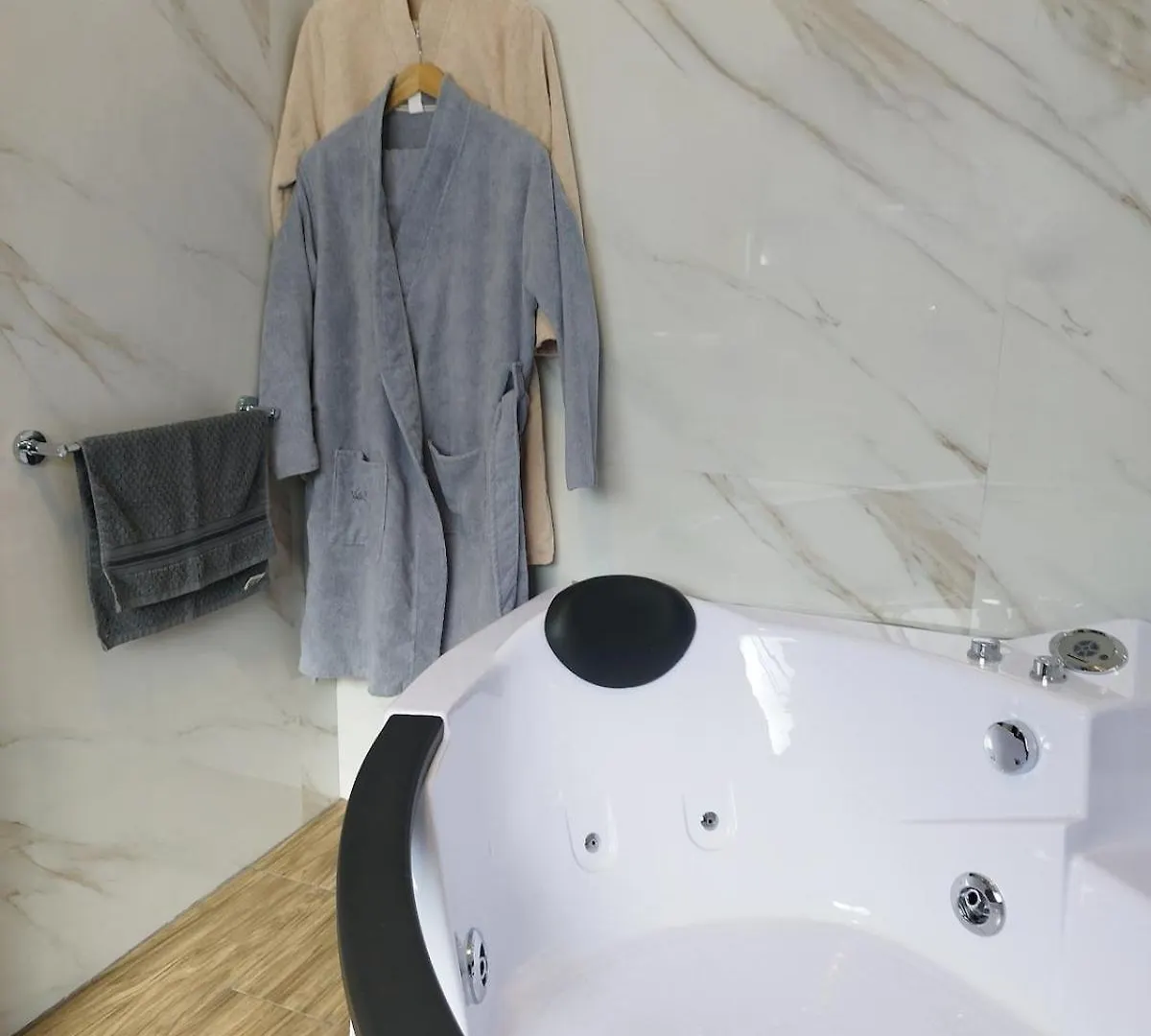 Sky Amplia Suite Con Jacuzzi Privado Y Cine En Casa A 3 Min De La Embajada Quito Equador
