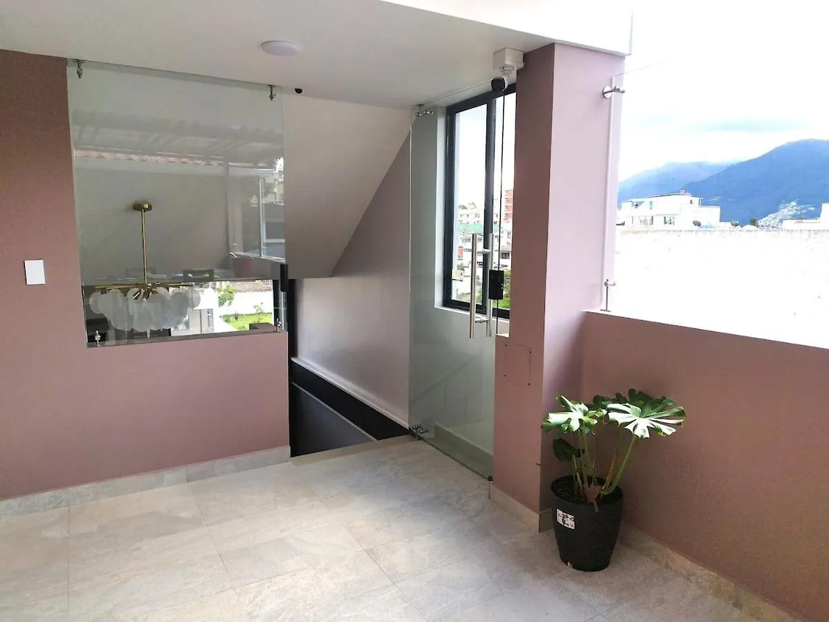 Sky Amplia Suite Con Jacuzzi Privado Y Cine En Casa A 3 Min De La Embajada Quito 0*,  Equador