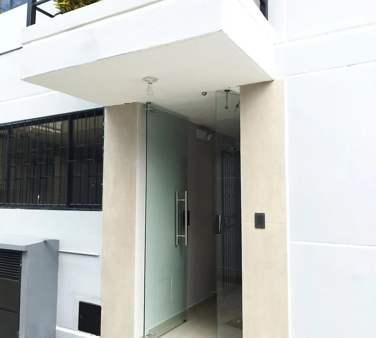 Sky Amplia Suite Con Jacuzzi Privado Y Cine En Casa A 3 Min De La Embajada Quito Apartamento