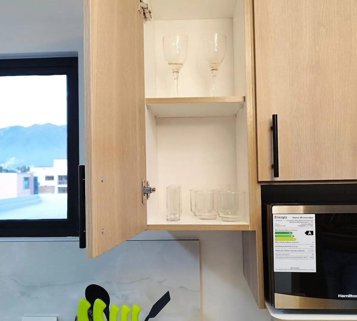 Sky Amplia Suite Con Jacuzzi Privado Y Cine En Casa A 3 Min De La Embajada 基多 0*,  厄瓜多尔