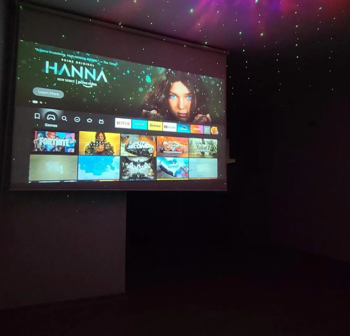 公寓 Sky Amplia Suite Con Jacuzzi Privado Y Cine En Casa A 3 Min De La Embajada 基多