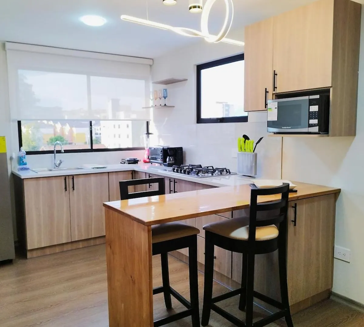 Sky Amplia Suite Con Jacuzzi Privado Y Cine En Casa A 3 Min De La Embajada 基多 0*,