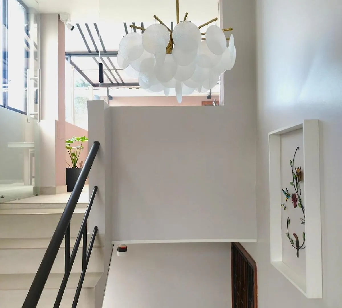 Sky Amplia Suite Con Jacuzzi Privado Y Cine En Casa A 3 Min De La Embajada Quito
